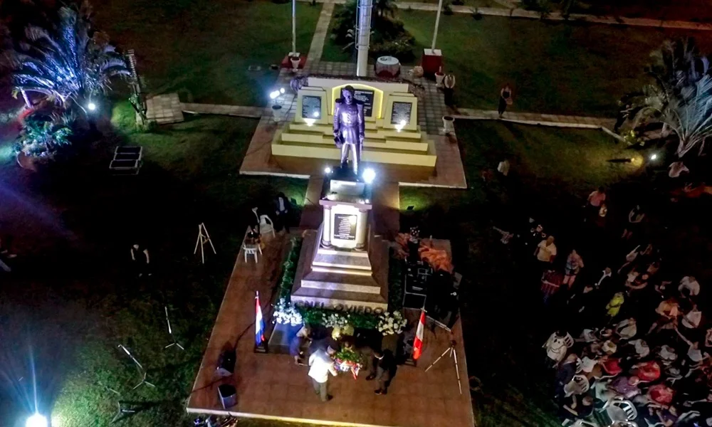 Mumento de la Rotonda Internacional de Cnel Oviedo - CD